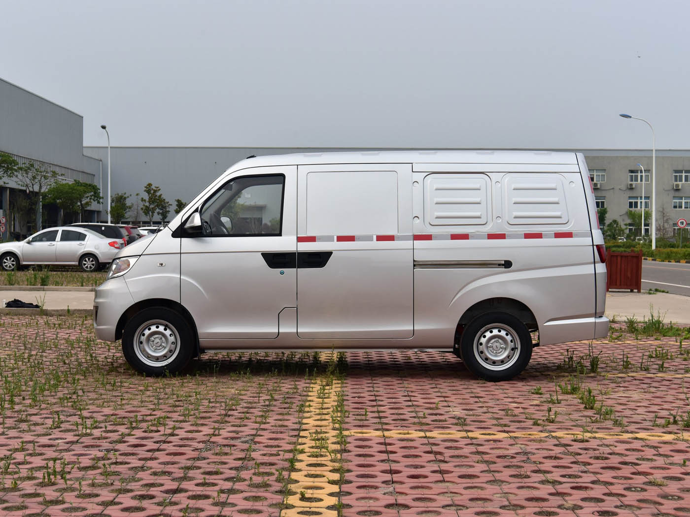 开瑞汽车-优优EV