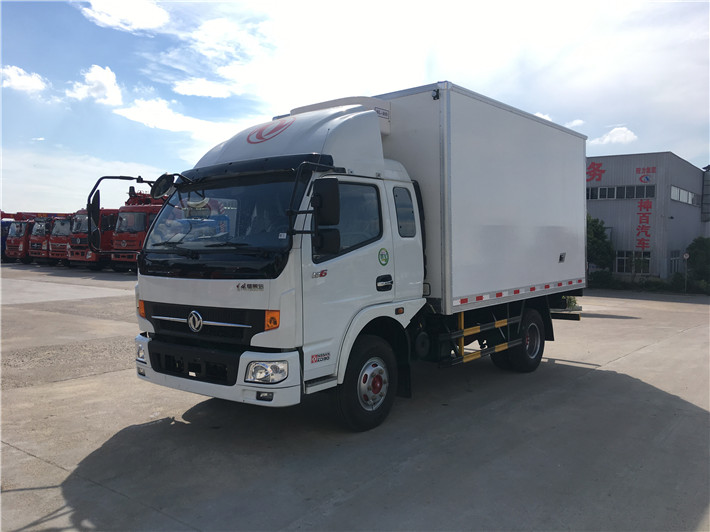 东风凯普特排半3.8米冷藏车