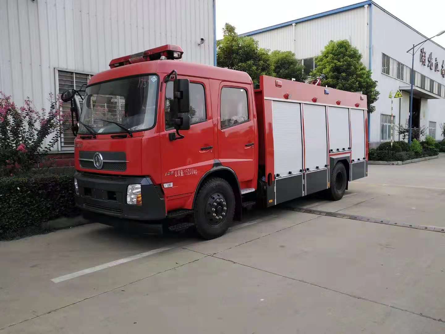 压缩泡沫消防车